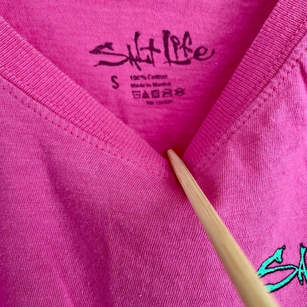 Salt Life Women’s Vibrant Pink Tee - Picture 3 of 3